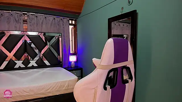 Linda4Petite online show from March 8, 2025, 6:16 pm