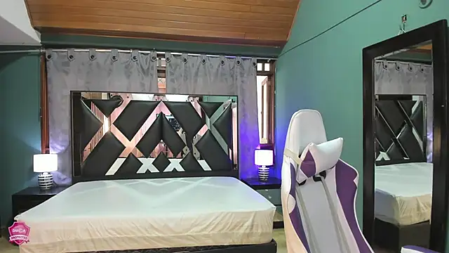 Linda4Petite online show from March 10, 2025, 6:01 pm