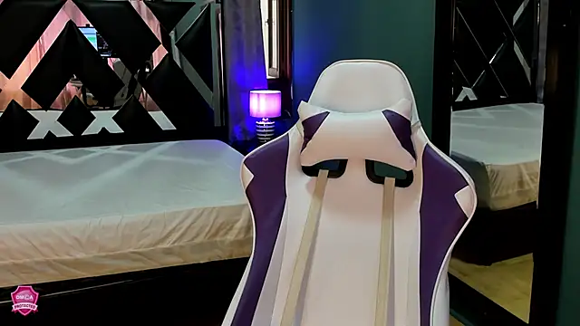 Linda4Petite online show from March 15, 2025, 6:10 pm