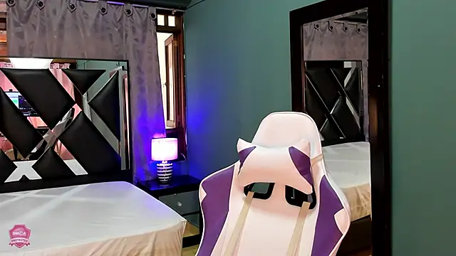 Linda4Petite online show from March 16, 2025, 1:06 pm