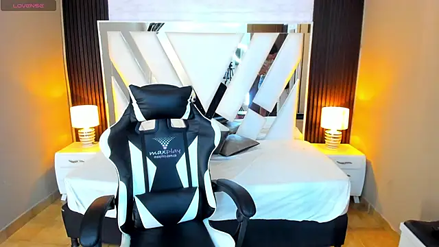 Linda4Petite online show from September 17, 2025, 6:20 pm