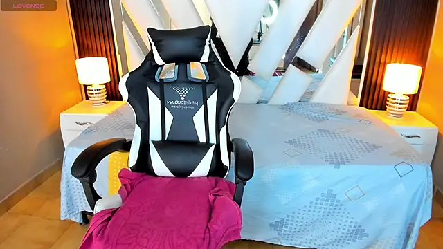 Linda4Petite online show from September 23, 2025, 6:22 pm