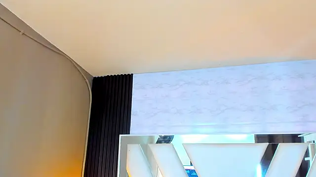 Linda4Petite online show from November 18, 2025, 6:01 pm