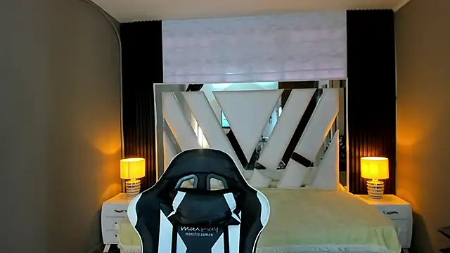 Linda4Petite online show from January 12, 2026, 6:35 pm