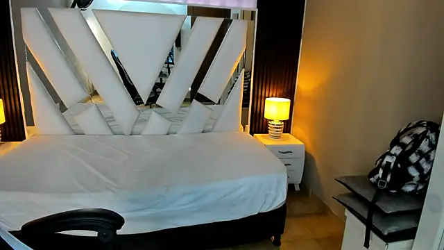 Linda4Petite online show from February 8, 2026, 1:14 pm