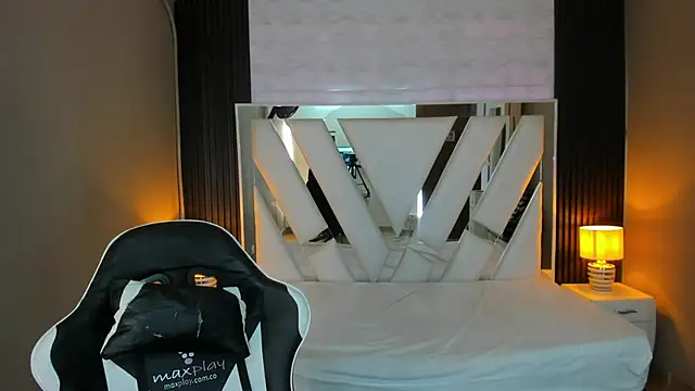 Linda4Petite online show from March 25, 2026, 6:14 pm