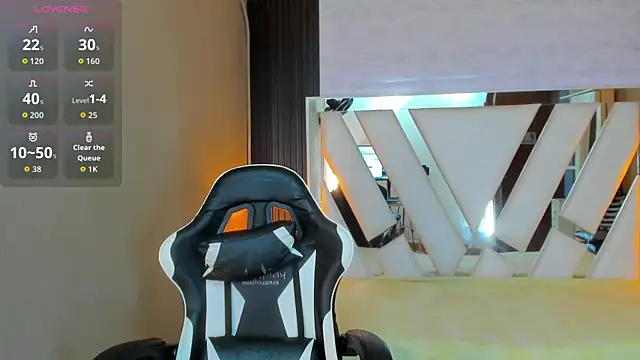 Linda4Petite online show from April 14, 2026, 6:36 pm