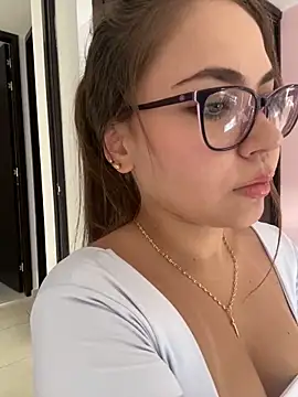 NatashaCruz- online show from November 6, 2025, 8:43 pm