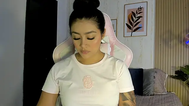 CameronCollins  online show from October 17, 2025, 7:49 pm