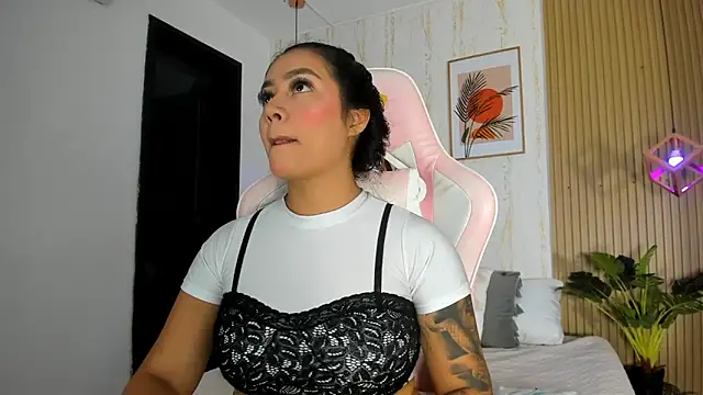 CameronCollins  online show from October 31, 2025, 7:37 pm