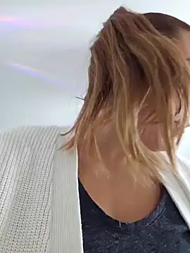 Ellie-L-Elizabeth online show from January 10, 2025, 4:20 pm