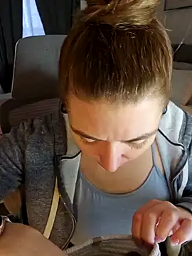 Ellie-L-Elizabeth online show from February 11, 2025, 12:16 pm