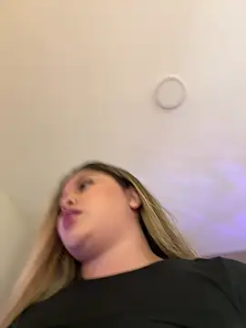 lunablossom  online show from March 21, 2025, 8:50 pm