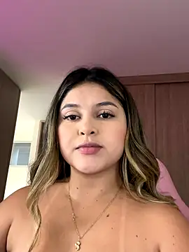 lunablossom  online show from November 11, 2025, 10:10 pm