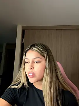 lunablossom  online show from January 8, 2026, 3:20 am