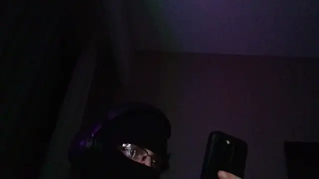 Snapshot of zvirboi chatting on October 29, 2025, 1:41 am zvirboi online show from October 29, 2025, 1:41 am