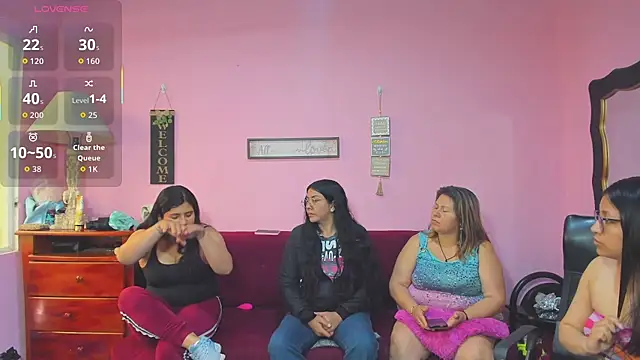 lesbiancuple online show from November 12, 2025, 1:11 pm