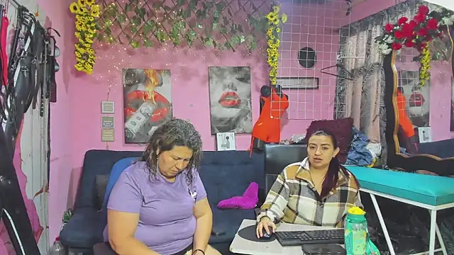 Snapshot of lesbiancuple chatting on May 19, 2026, 12:33 pm lesbiancuple online show from May 19, 2026, 12:33 pm