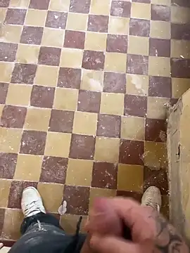 Snapshot of RenaudS-02 chatting on November 17, 2025, 12:44 pm RenaudS-02 online show from November 17, 2025, 12:44 pm