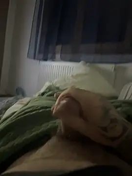 Snapshot of RenaudS-02 chatting on December 21, 2025, 12:51 am RenaudS-02 online show from December 21, 2025, 12:51 am