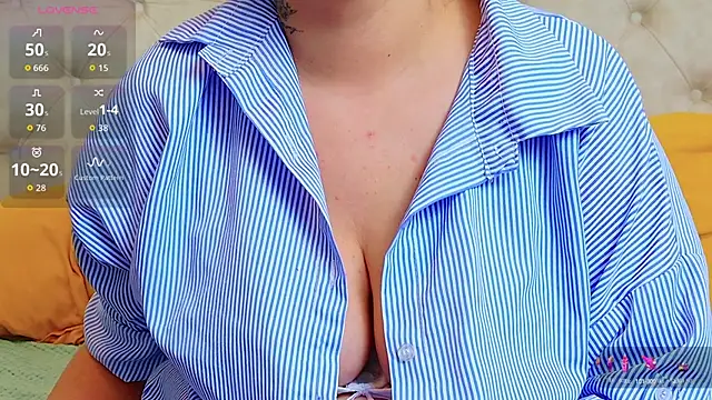 KarinaNoir online show from October 27, 2025, 5:11 am