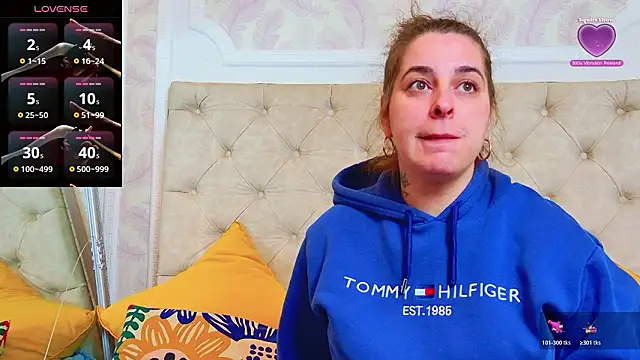 Snapshot of KarinaNoir chatting on February 4, 2026, 5:02 am KarinaNoir online show from February 4, 2026, 5:02 am