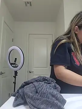 Snapshot of AriannaPena chatting on March 19, 2025, 2:37 am AriannaPena online show from March 19, 2025, 2:37 am