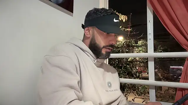 romeolovedark online show from October 31, 2025, 6:47 am