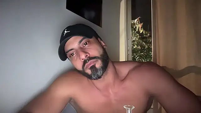 romeolovedark online show from February 3, 2026, 7:02 am