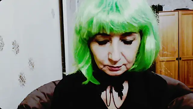 AnnieEltgant online show from December 4, 2025, 2:26 pm