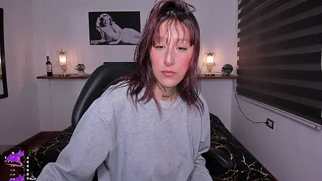 Mariana Joness online show from September 18, 2025, 2:02 am