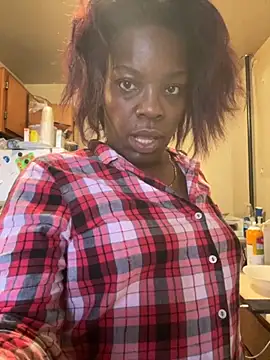 ChocolateBuns101 online show from November 16, 2025, 2:33 pm