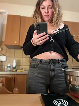 Snapshot of DaisyVibesss chatting on January 15, 2025, 9:24 am DaisyVibesss online show from January 15, 2025, 9:24 am