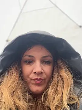 Snapshot of DaisyVibesss chatting on February 16, 2025, 10:54 am DaisyVibesss online show from February 16, 2025, 10:54 am