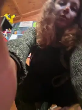 DaisyVibesss online show from December 19, 2025, 12:45 pm