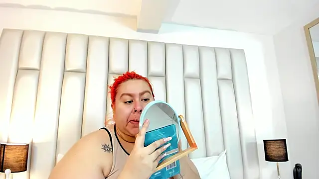 aandreaperez online show from September 12, 2025, 11:32 am