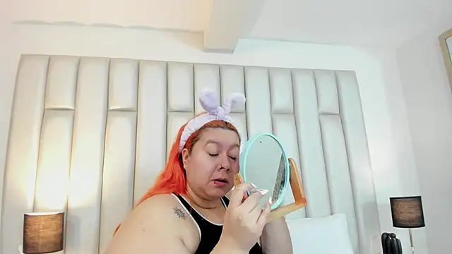 aandreaperez online show from November 21, 2025, 11:42 am