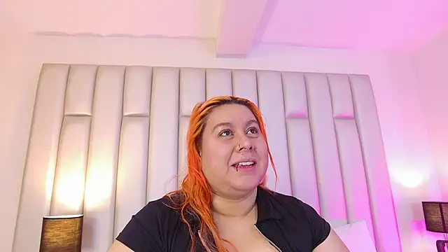 aandreaperez online show from December 3, 2025, 11:30 am