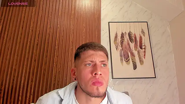 Snapshot of SebastianMaximoff chatting on October 2, 2025, 7:43 pm SebastianMaximoff online show from October 2, 2025, 7:43 pm