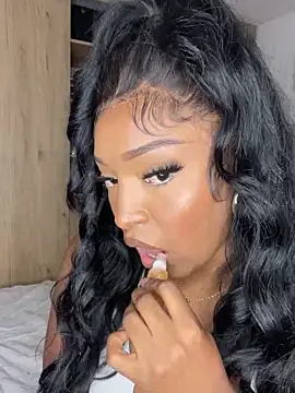 Snapshot of Chloe_Soler chatting on December 4, 2024, 7:56 pm Chloe Soler online show from December 4, 2024, 7:56 pm