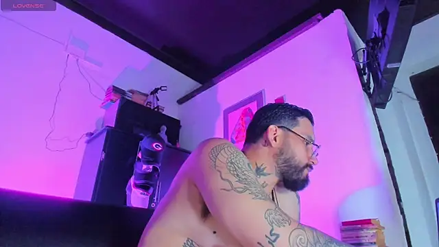 CamiloGray  online show from October 8, 2025, 1:53 pm