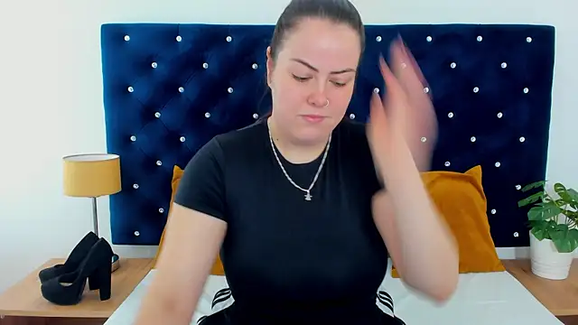 EvaLick online show from November 13, 2025, 6:45 am