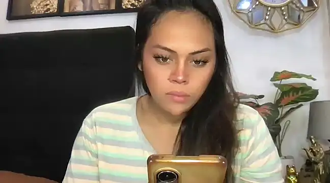 Snapshot of _MissKhimberlyXxx_ chatting on March 17, 2025, 10:06 pm MissKhimberlyXxx online show from March 17, 2025, 10:06 pm