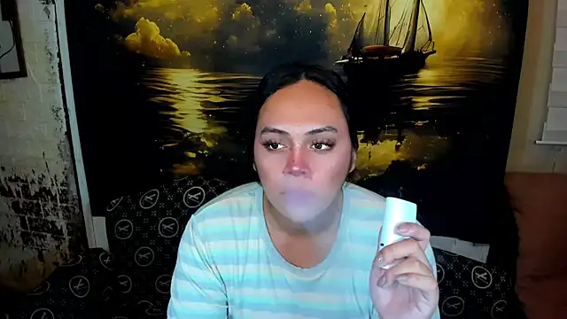 Snapshot of _MissKhimberlyXxx_ chatting on October 5, 2025, 9:13 pm MissKhimberlyXxx online show from October 5, 2025, 9:13 pm