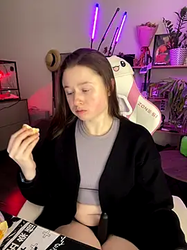 sweetest pie online show from December 22, 2025, 9:01 pm