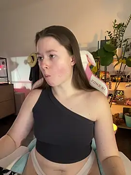 Snapshot of sweetest_pie chatting on February 14, 2026, 5:32 pm sweetest pie online show from February 14, 2026, 5:32 pm