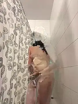 Snapshot of sweetest_pie chatting on March 4, 2026, 8:15 pm sweetest pie online show from March 4, 2026, 8:15 pm