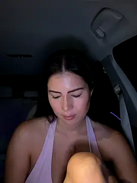 clairewntr online show from November 9, 2025, 8:07 pm