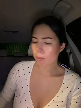 clairewntr online show from November 28, 2025, 8:55 pm