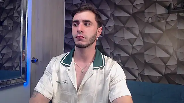 Latino stud4u online show from November 21, 2025, 12:43 am